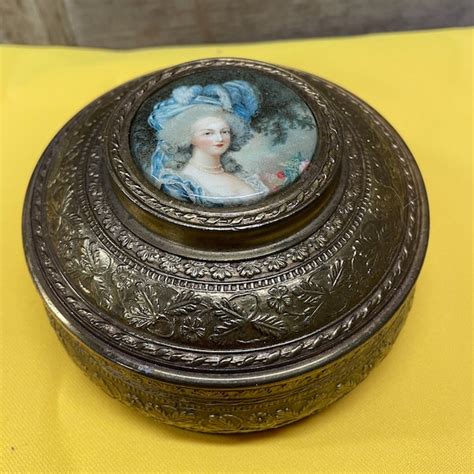 Vintage PNCW USA Metal Round Victorian Lady Powder Trinket 